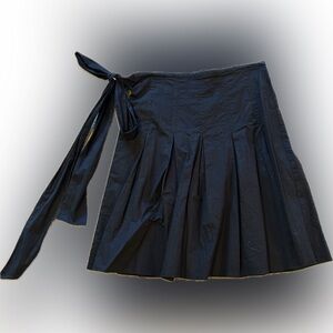 Black pleated skirt